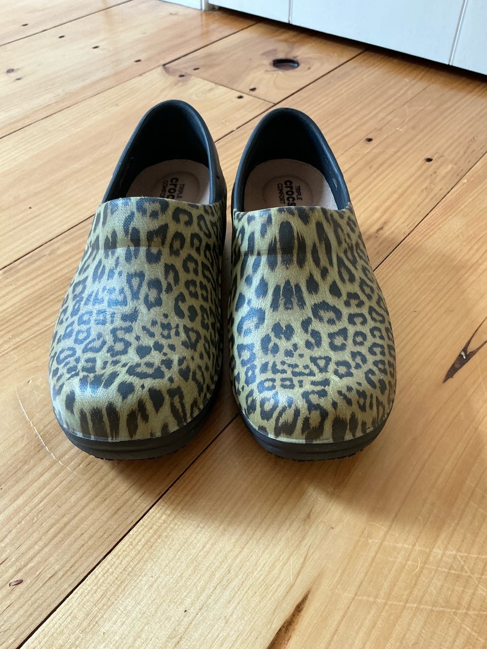 Crocs Neria Pro II Graphic Clog Leopard Print Olive Green - Women's Size 7